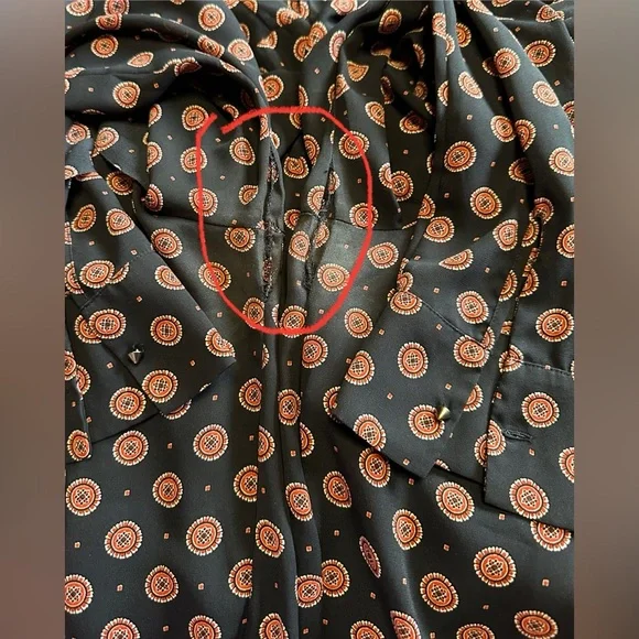 ✅ 3 for $25 - Banana Republic Navy Blue and Red Patterned Blouse with ruffle - Picture 11 of 11